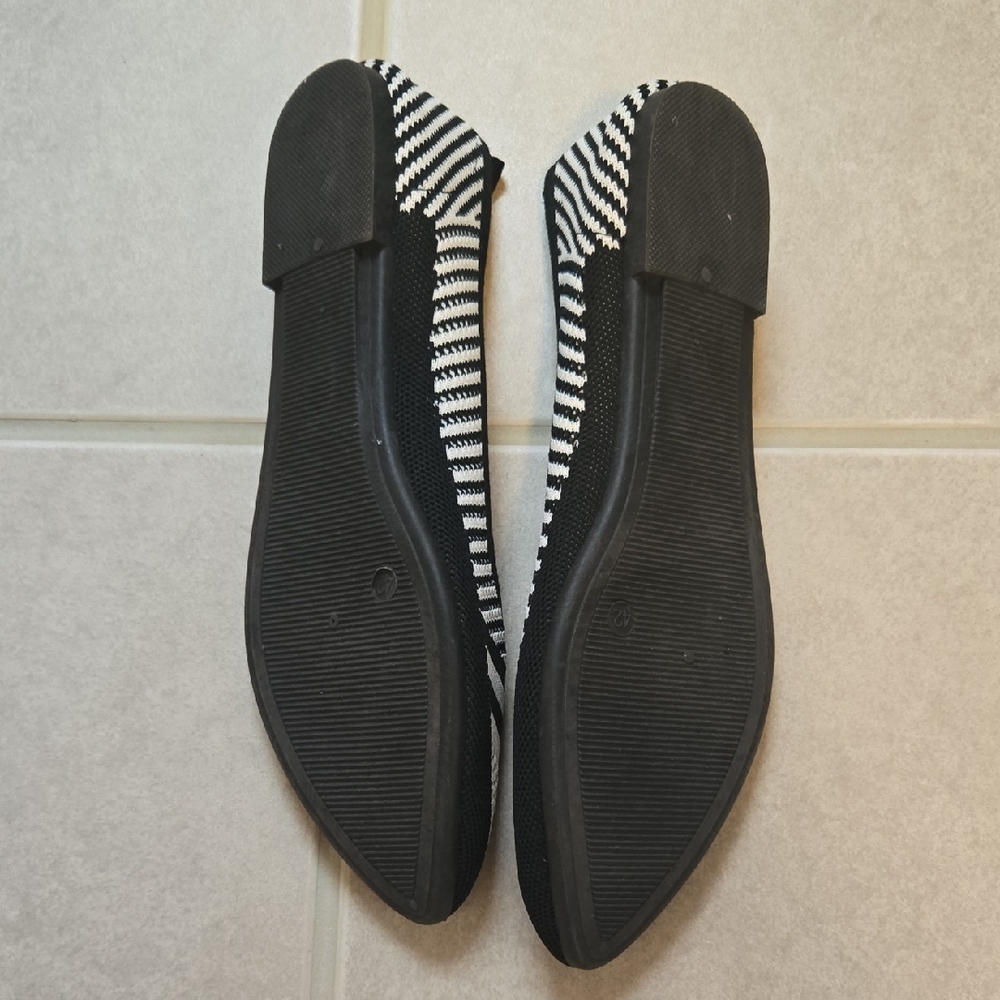 🖤🤍EUC--Black and White Striped Ballet Flats Pointed Toe - Picture 5 of 5